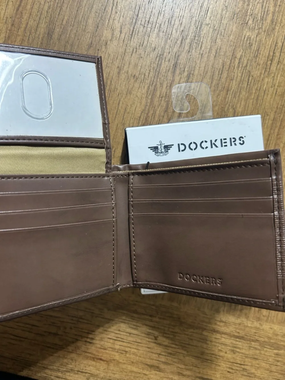 NWT Dockers Men’s Brown Textured Bifold Wallet